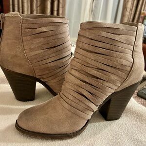 Fergalicious Taupe Tan Suede Ankle Booties Chunky Distressed Boho EUC 8.5